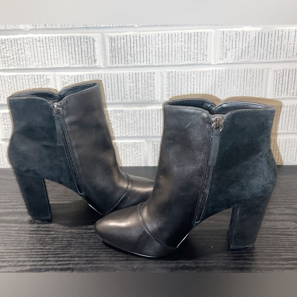 🆕WHITE HOUSE BLACK MARKET Black Leather Ankle Bootie - Picture 3 of 6